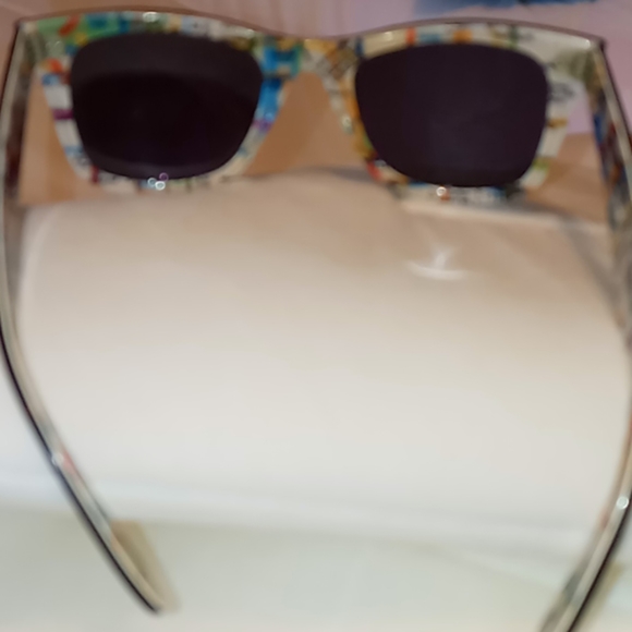 Ray-Ban sunglasses - Picture 3 of 5